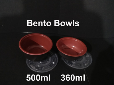 Round Bento bowls in 500ml and 360ml sizes, colours are red and black